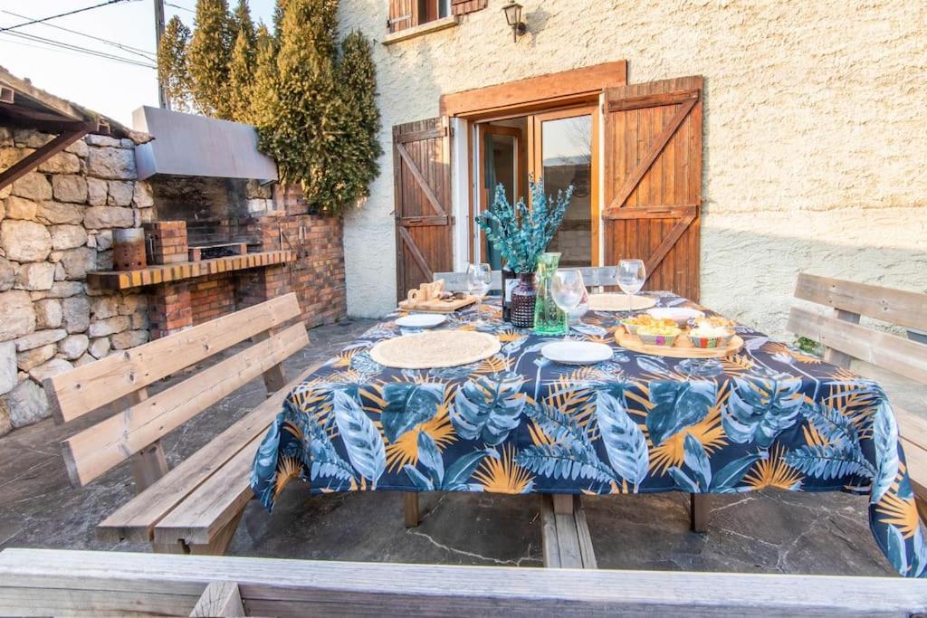 La Ferme Du Chateau Venon  Exterior photo